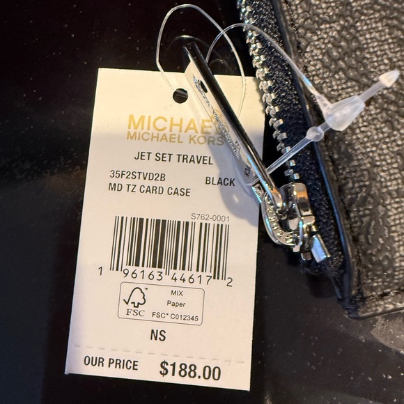 Michael Kors Black Jet Set Travel Card Holder NWT - Picture 3 of 5